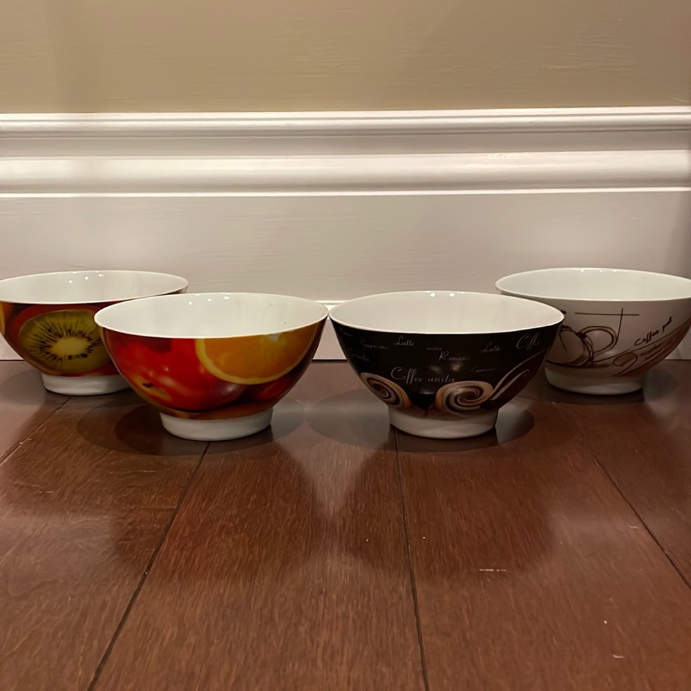 Four decorative bowls